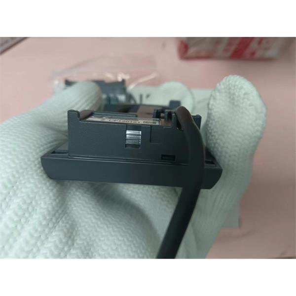 KEYENCE超小型數(shù)字激光傳感器放大器單元LV-N12P